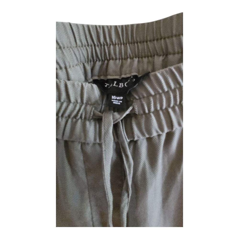Talbots Green Capris Relaxed Fit Elastic Waist - Picture 3 of 6